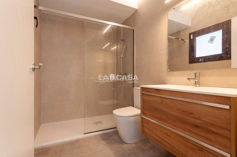 Foto 2d94e01e-ef9c-46b5-a8ca-5e9d52442901. Casa con riscaldamento parcheggio in Baixador Castelldefels