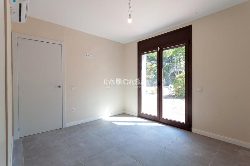 Foto 4dcf9e48-5dc8-4ee3-893a-b0b2bbc3ef6d. Haus mit heizung parking in Baixador Castelldefels