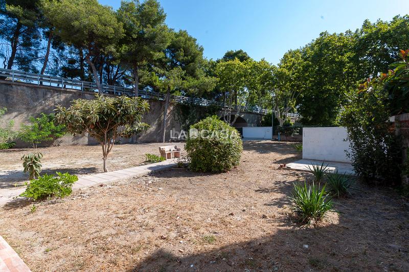 Foto 7702e120-9f5e-41b6-91b5-bb8da674b5db. Haus mit heizung parking in Baixador Castelldefels