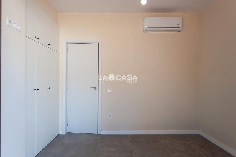 Foto febf5ef7-c0c0-49ee-9e71-4dba2f629b4f. Haus mit heizung parking in Baixador Castelldefels