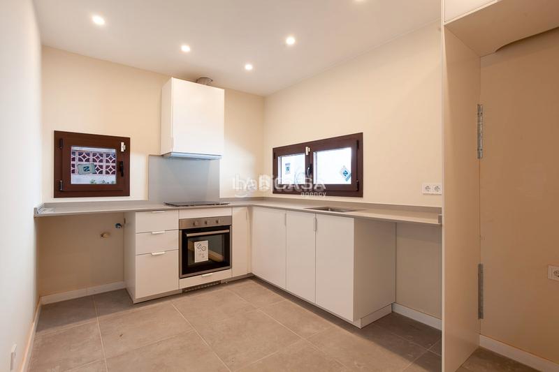 Foto dbb526a5-5efb-4d46-895f-835623ab9099. House with heating parking in Baixador Castelldefels