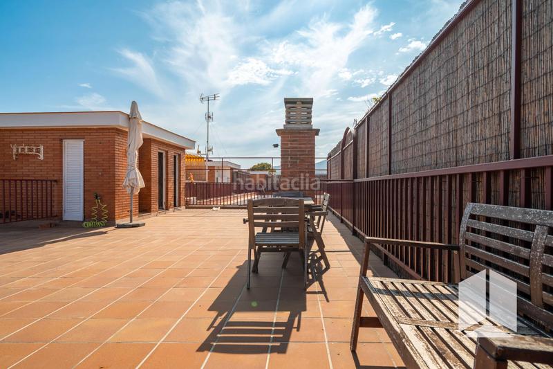 Foto 262a7bb8-9726-4a7b-a233-303d89420503. Àtic amb aparcament piscina a Baixador Castelldefels