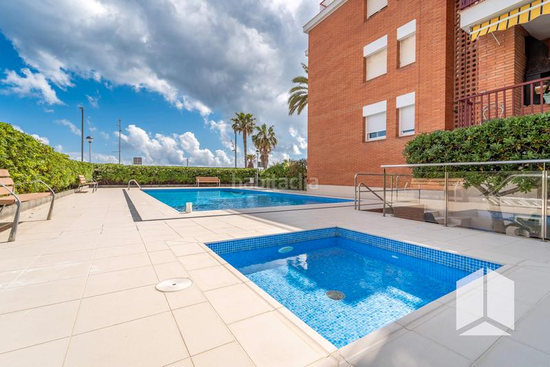 Foto 68715edc-1198-4265-b379-4ac4b5e651e1. Àtic amb aparcament piscina a Baixador Castelldefels