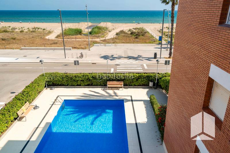 Foto 004a4dc1-0f1c-46a1-b76e-0f47ebc78066. Attico con parcheggio piscina in Baixador Castelldefels