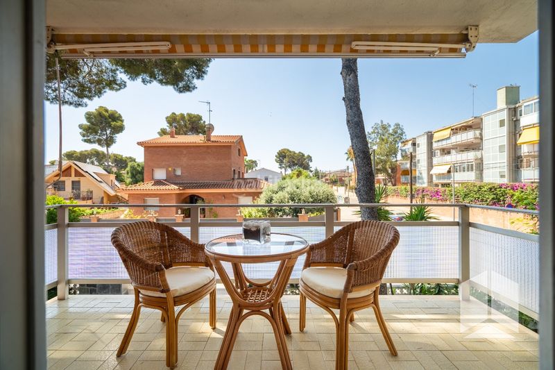 Foto 2ff7bb37-d455-4ad1-986f-720e33c46b1b. Casa amb aparcament piscina a Montmar Castelldefels