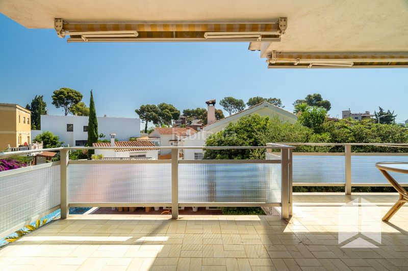 Foto 732673ff-9d5a-40ec-b53c-a5a8b4765ad2. Casa amb aparcament piscina a Montmar Castelldefels
