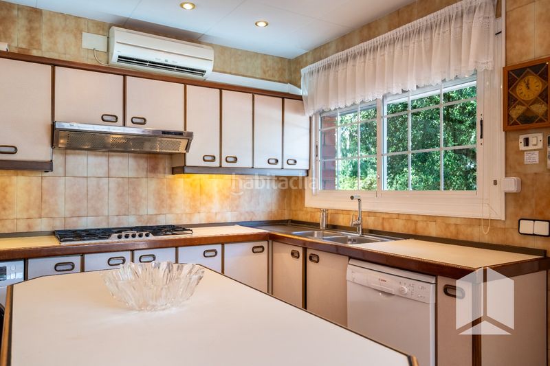 Foto da5f07f0-2641-4846-b522-af049d338a5f. Casa amb aparcament piscina a Montmar Castelldefels