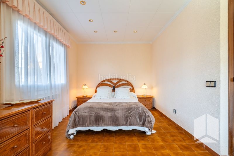 Foto dae2701a-8896-4884-9c68-1b9e258a5ae0. Casa amb aparcament piscina a Montmar Castelldefels