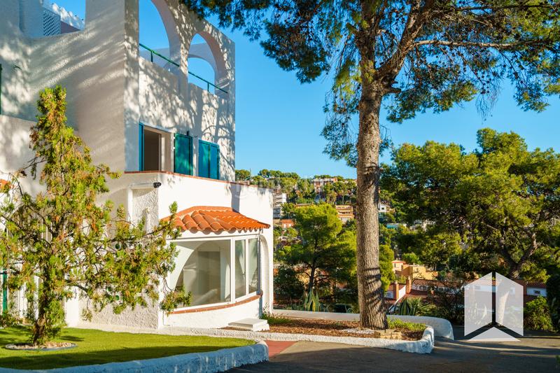 Foto f5e75f20-0b90-45b8-b513-47b668de3eee. Semi detached house with parking in El Poal Castelldefels