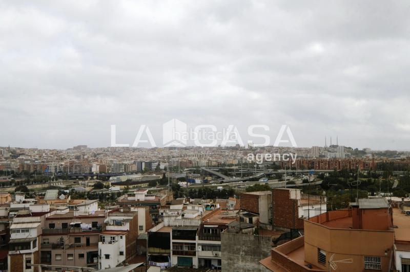 Foto d32b56f1-28eb-4b2b-81be-d8c2c377bba2. Piso en Trinitat Vella Barcelona