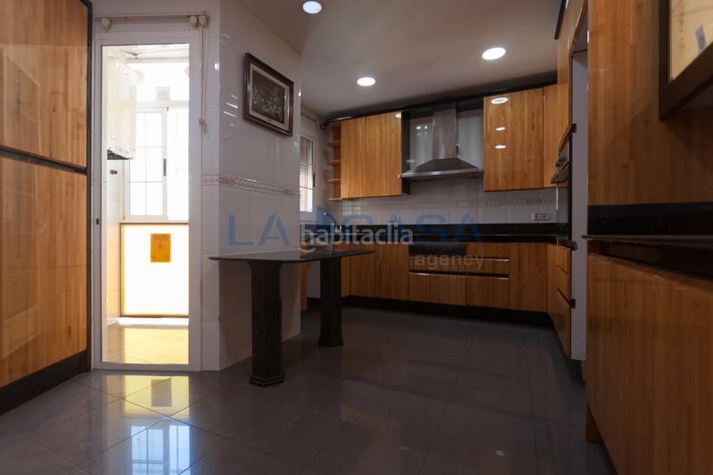 Foto e9a7ce24-ee9c-4c95-bc00-40d3c81e1718. Pis amb calefacció a La Florida Hospitalet de Llobregat (L´)