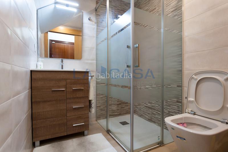 Foto a3799498-7f26-40dd-b61d-60f0e8cc6263. Dúplex amb calefacció a Les Planes Hospitalet de Llobregat (L´)