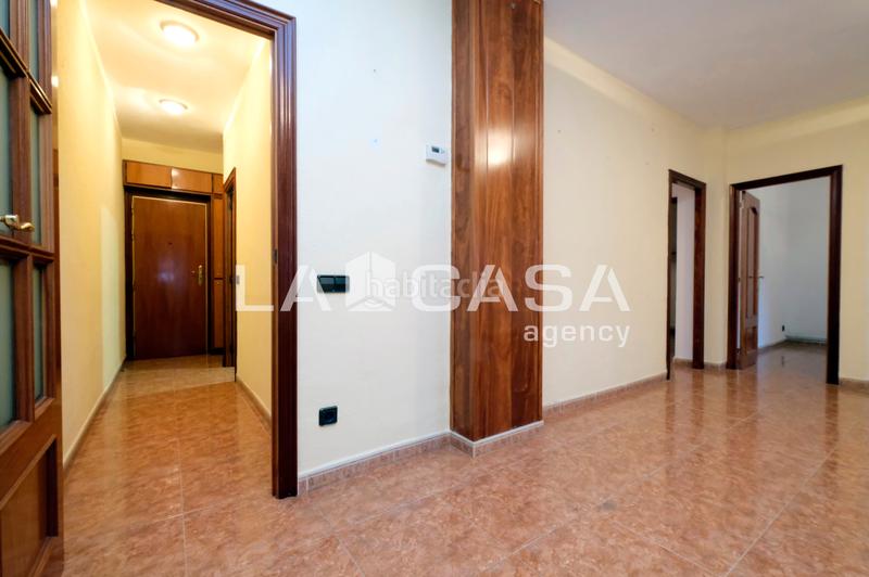 Foto 2b3a5a96-d9e0-47e6-ab48-e6a25c891c6d. Piso en Turó de la Peira Barcelona