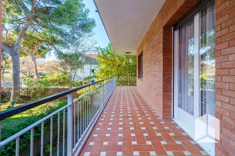 Foto 1279bbf8-f479-43df-a641-7e5b5d0e0738. Casa amb aparcament a Lluminetes Castelldefels