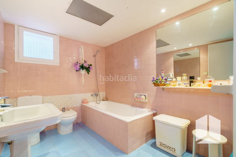 Foto af35e423-e29f-424f-b735-f9af750996ed. Casa amb aparcament a Lluminetes Castelldefels