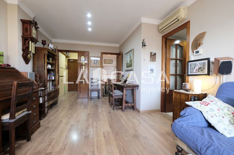 Foto aee157e7-d6a3-4eb7-8378-f2761a33d63c. Pis a Porta Barcelona