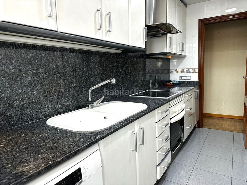 Foto 01cbf461-01c7-4165-9024-1b9a14efa1c8. Pis amb calefacció aparcament a Sants-Badal Barcelona