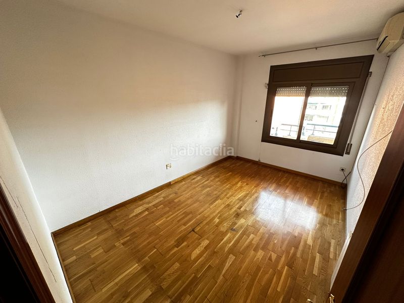 Foto 0e1f799a-f885-4437-a592-dca1e90541f9. Pis amb calefacció aparcament a Sants-Badal Barcelona