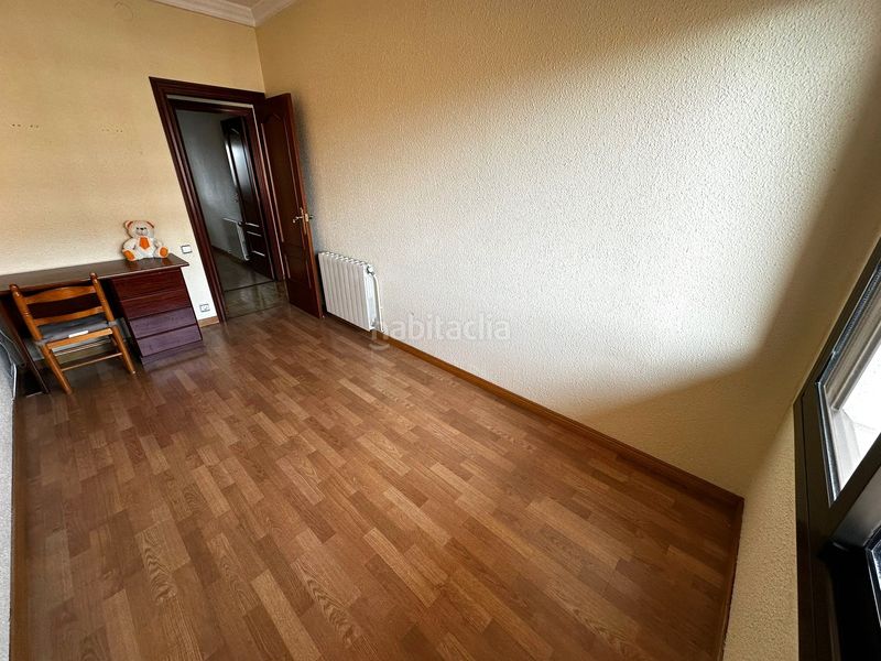 Foto 37022d0b-df08-4182-b342-4b8e13b12959. Pis amb calefacció aparcament a Sants-Badal Barcelona