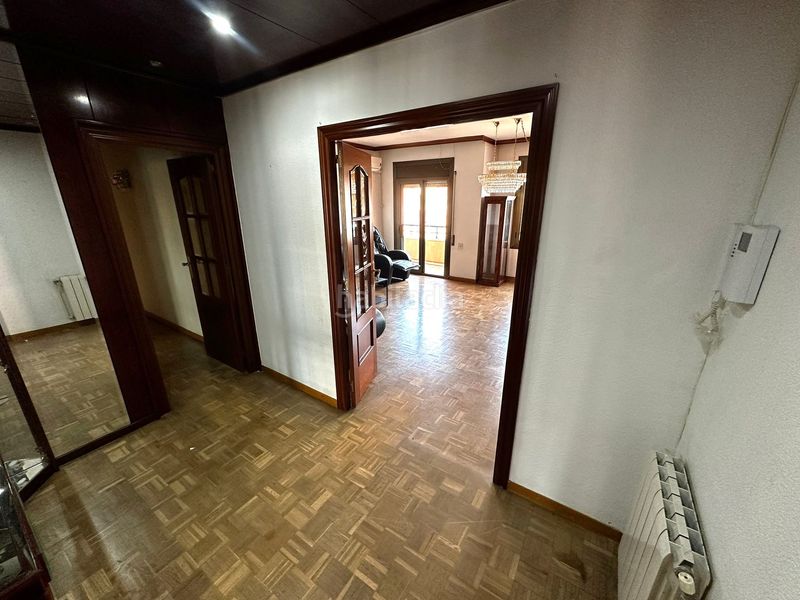 Foto 474fdd82-aa63-4cc4-8f87-79a385f53e2f. Pis amb calefacció aparcament a Sants-Badal Barcelona