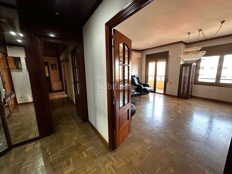 Foto 7a16b86e-e535-432a-ac74-26240b7b34bf. Pis amb calefacció aparcament a Sants-Badal Barcelona