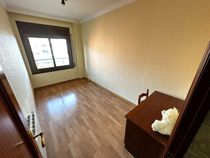 Foto bcc3f6a7-43e4-4a67-855f-90b8da7f9960. Pis amb calefacció aparcament a Sants-Badal Barcelona