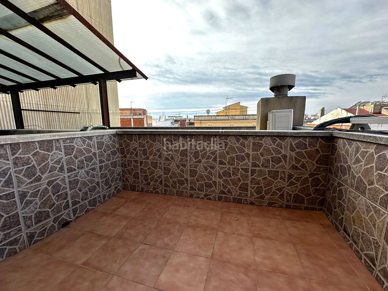 Foto ce24cd9e-3a41-4316-bf6f-6c03bf510d27. Pis amb calefacció aparcament a Sants-Badal Barcelona