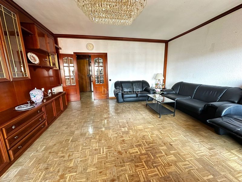 Foto da96e838-d068-4a37-bddc-ec278a07bd63. Pis amb calefacció aparcament a Sants-Badal Barcelona