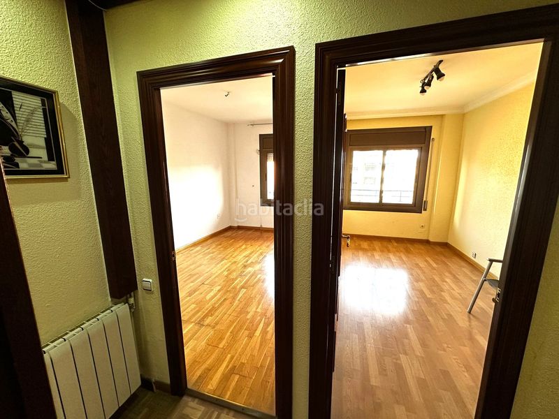 Foto e2f7a108-17da-4405-a3c4-3c87fef4d247. Pis amb calefacció aparcament a Sants-Badal Barcelona