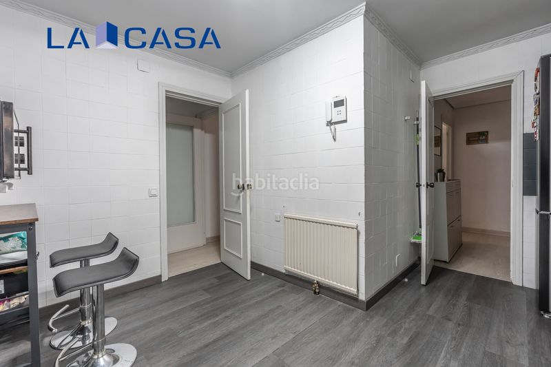 Foto be29d4a9-b93b-4e5f-bf1d-e2530a345936. Piso en Zofío Madrid