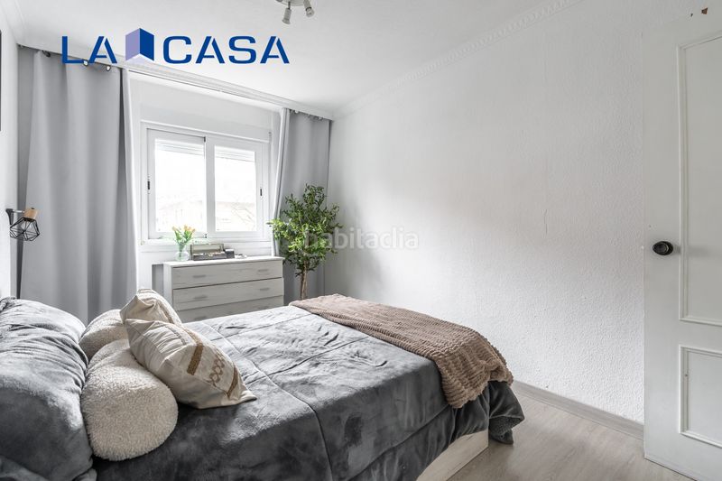 Foto def9ac82-5b67-49c2-9dcd-3f2d3f8d5632. Piso en Zofío Madrid