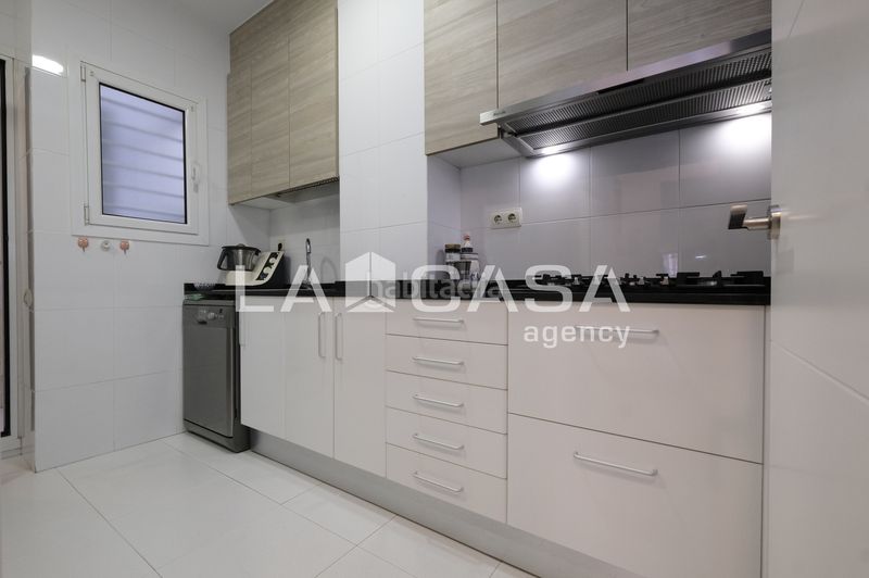 Foto 02795909-4031-4c8c-8b1c-8f97209ae0c1. Pis amb calefacció aparcament a Vilapicina - Torre Llobeta Barcelona