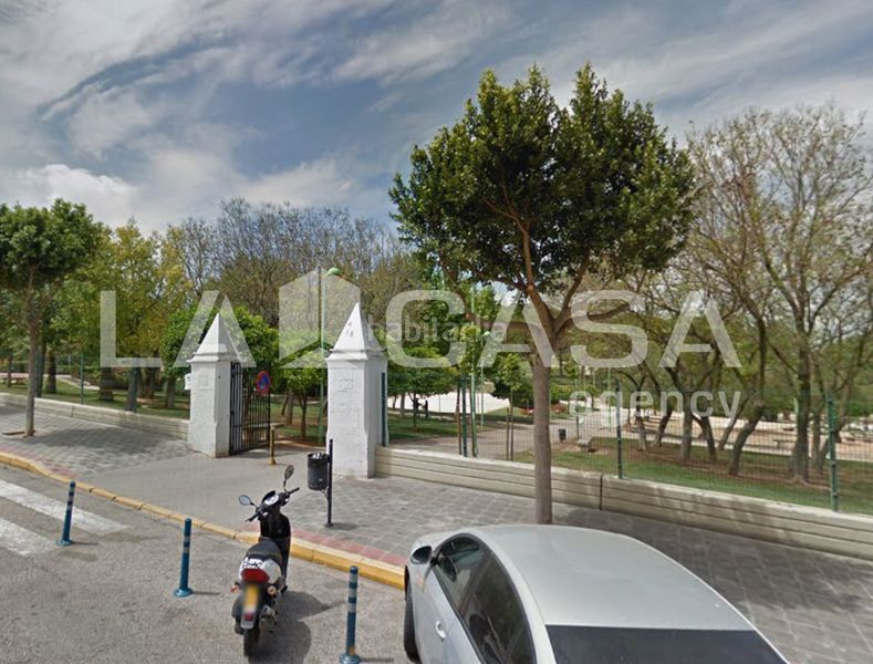 Foto 4eec8fa2-d35b-4363-a54a-fad15e0ad309. Casa adossada amb aparcament piscina a Avenida de Europa Montequinto