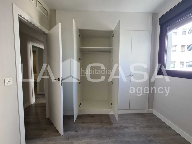 Foto 1ed1260c-ae01-49ff-b7ab-ce661d91336d. Pis amb aparcament piscina a Entrenúcleos Dos Hermanas