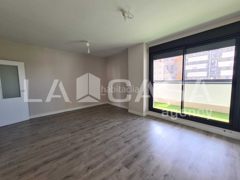 Foto 5eac13d4-731c-4963-854e-2fde183dbc6f. Pis amb aparcament piscina a Entrenúcleos Dos Hermanas