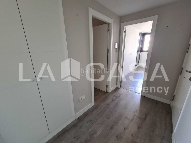 Foto 691e72b3-f681-418a-a39d-b7495dd1113b. Pis amb aparcament piscina a Entrenúcleos Dos Hermanas