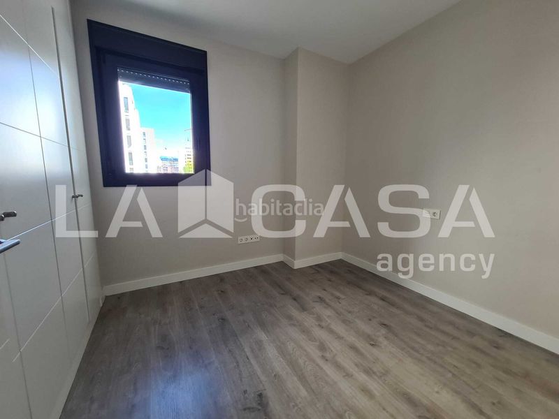 Foto 9960b790-f7cb-44e2-ac40-c76eec71fbdd. Pis amb aparcament piscina a Entrenúcleos Dos Hermanas