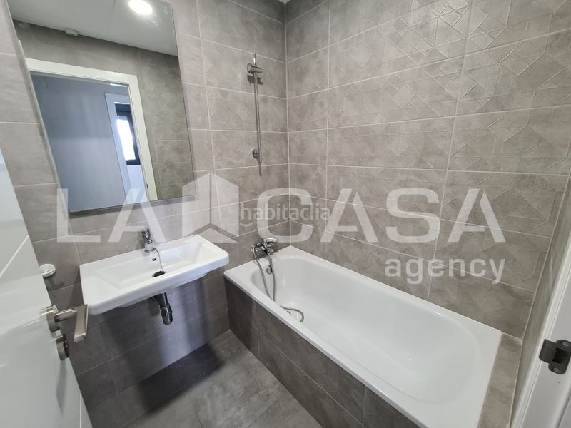 Foto 9f605883-ea06-4675-af10-bd9c8b305339. Pis amb aparcament piscina a Entrenúcleos Dos Hermanas