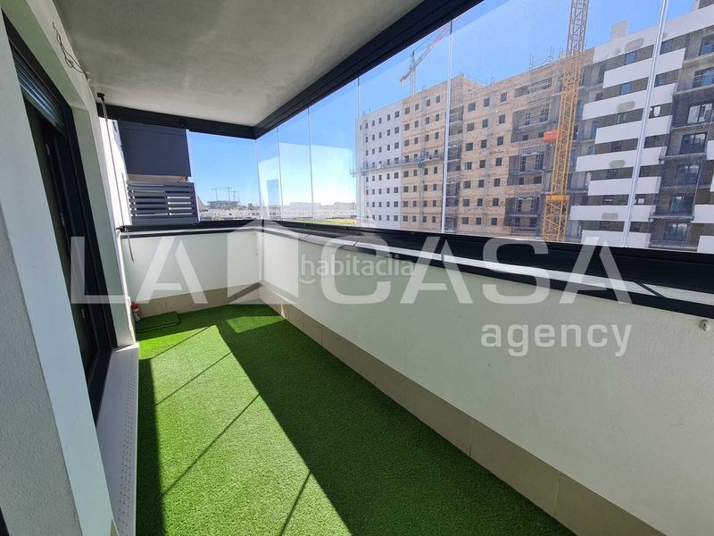 Foto c6cbf801-c530-4816-b36e-a8b487a68c7c. Pis amb aparcament piscina a Entrenúcleos Dos Hermanas