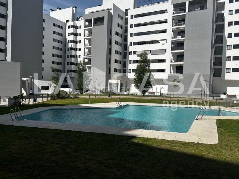 Foto c83778ff-4f7d-4e4a-804f-11b03ec2a924. Pis amb aparcament piscina a Entrenúcleos Dos Hermanas