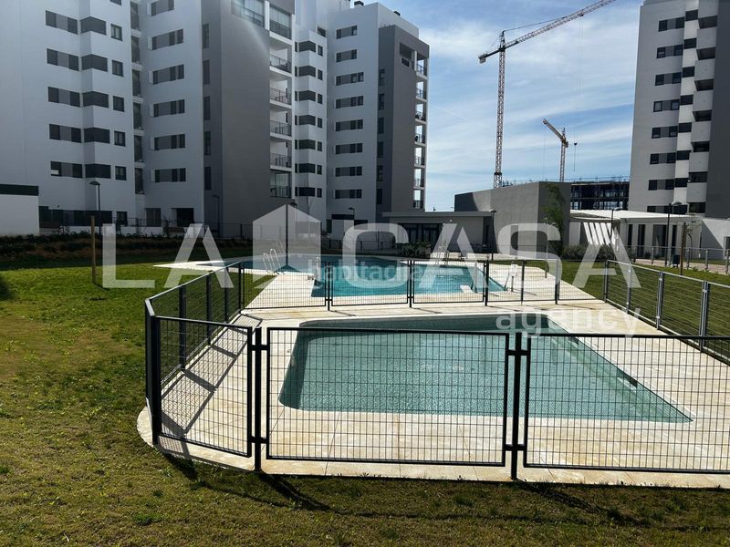 Foto d15a6929-c58e-4786-b11e-6701a1877434. Pis amb aparcament piscina a Entrenúcleos Dos Hermanas