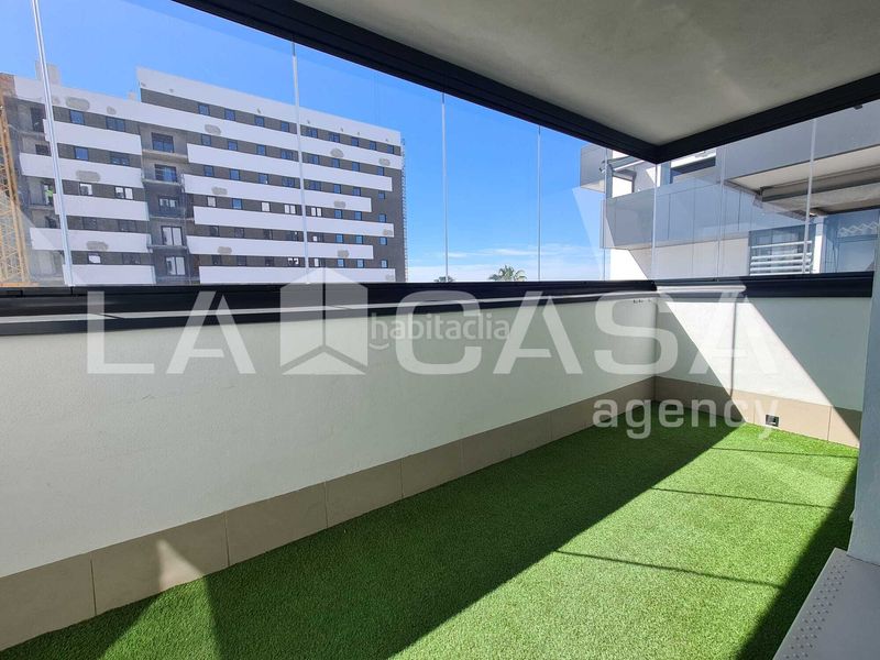 Foto d5fb83d2-b991-41b5-bfb4-05a98d5e46bf. Pis amb aparcament piscina a Entrenúcleos Dos Hermanas