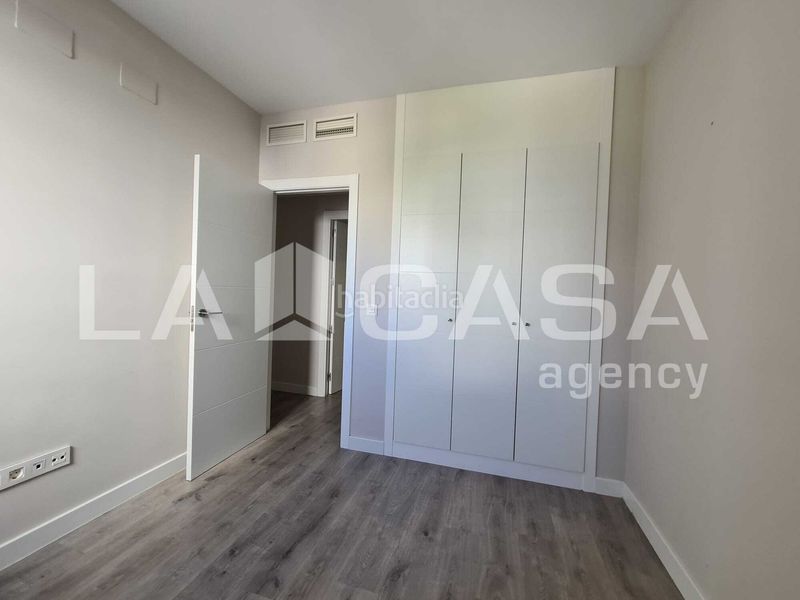 Foto e2a659fe-d647-4fdd-9c1c-5f9328e8aef8. Pis amb aparcament piscina a Entrenúcleos Dos Hermanas