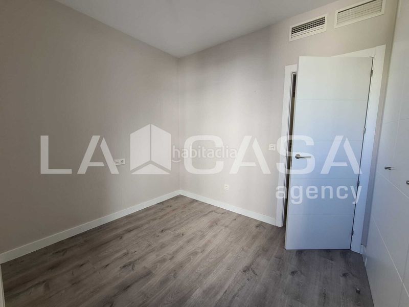 Foto eb164d46-5aed-4ef4-a2b2-58396a373fa6. Pis amb aparcament piscina a Entrenúcleos Dos Hermanas