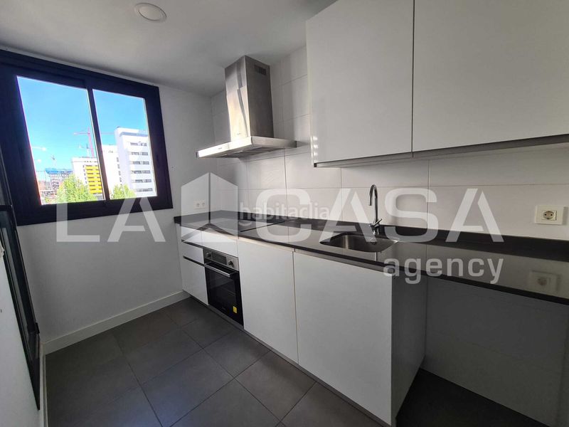 Foto fd570b2e-88d2-4e02-a72e-cc32d3f8c219. Pis amb aparcament piscina a Entrenúcleos Dos Hermanas