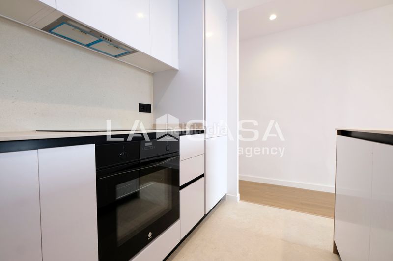 Foto b25f19a2-7eb8-4860-bdf8-8c56cee421e8. Pis a Can Baró Barcelona