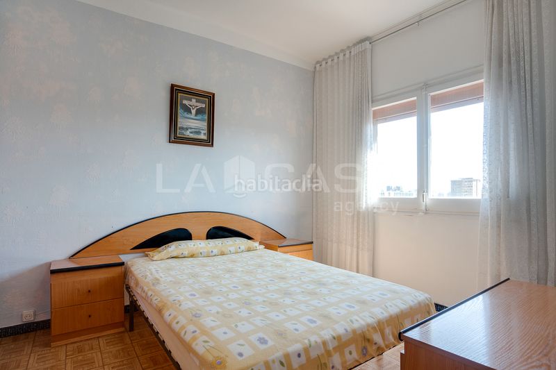 Foto f254557c-0fda-4ef0-81bd-890156846085. Pis a Provençals del Poblenou Barcelona