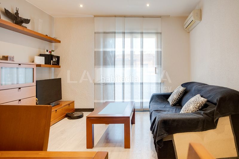 Foto 9f12d641-a80c-4498-8317-e051d5526c1e. Pis amb calefacció a Provençals del Poblenou Barcelona