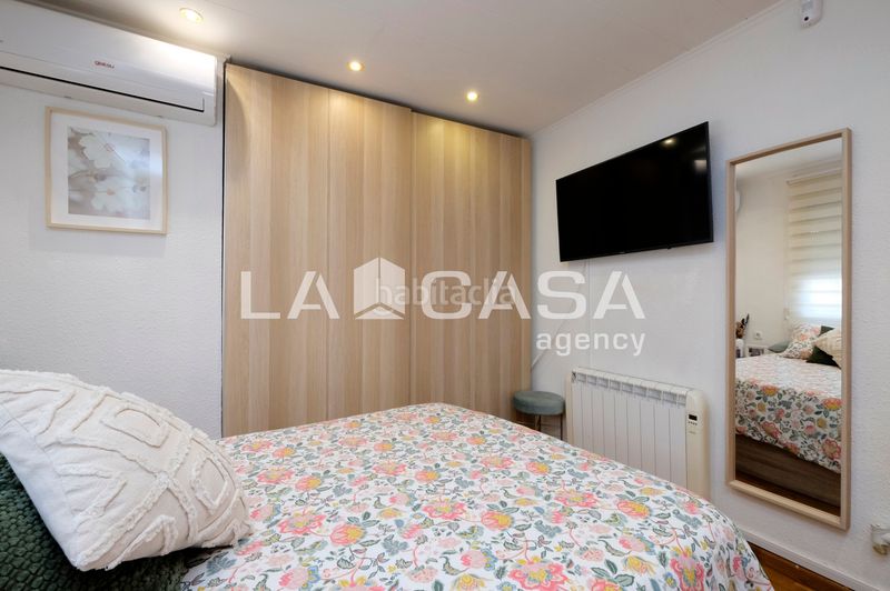 Foto 78a7889d-17e8-489a-8a43-207d2677d709. Àtic a Roquetes Barcelona