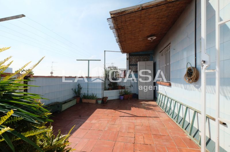 Foto 4f22f434-b4c9-455e-9665-961674aad065. Ático en Prosperitat Barcelona